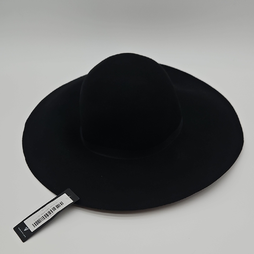 Lulu's Classic Black Wide-Brim Hat